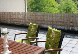 Die Terrasse (mit Ausblick)